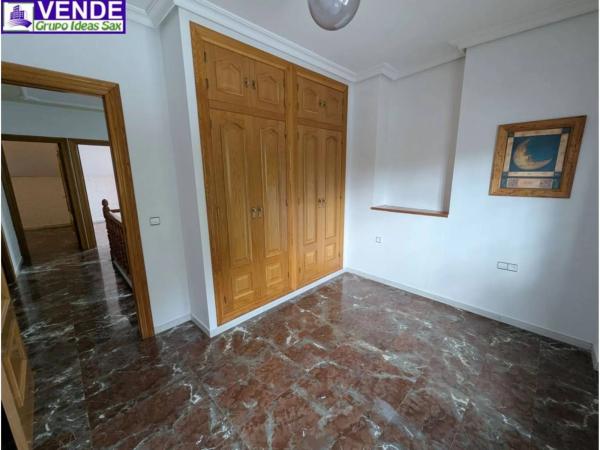Chalet adosado en venta en  Sax , Sax photo 3