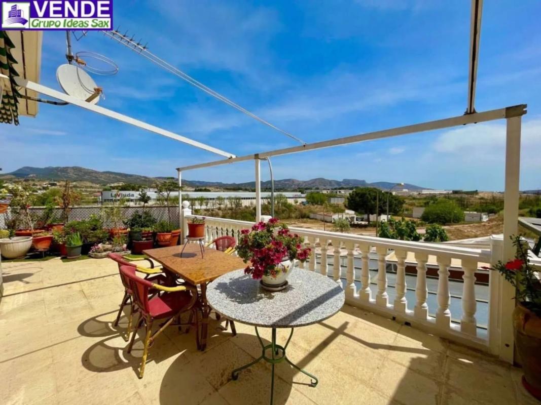 Venta de chalet independiente en Calle Cuba, Sax
 photo 4