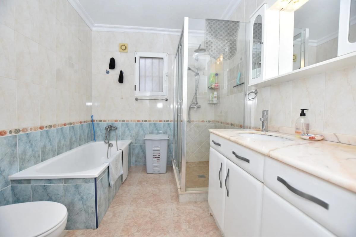 Sale of independent chalet in Calle Manuel de Falla, Algorfa
photo 3