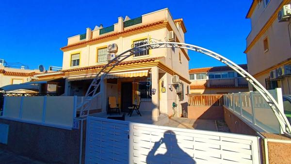 Chalet pareado photo 1