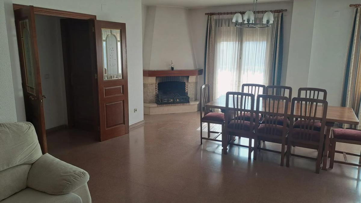 Продажа отдельного шале в  Calle Miguel Hernández, 24, Алморади photo 2