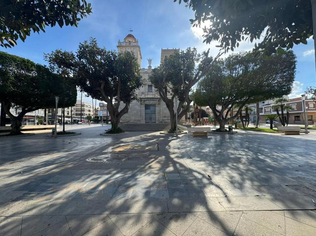 Sprzedaż niezależnego domku jednorodzinnego w  Calle De Federico García Lorca, Almoradí photo 4