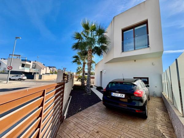 Chalet wolnostojący na sprzedaż w  Avenida Federíco García Lorca, 59, Benijofar photo 4