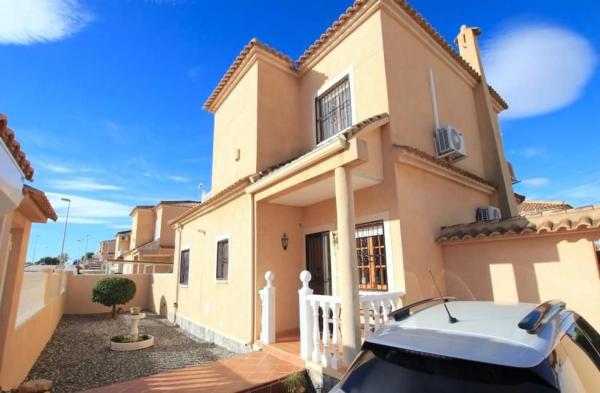 Independent chalet for sale in Benijofar, Benijofar
photo 1