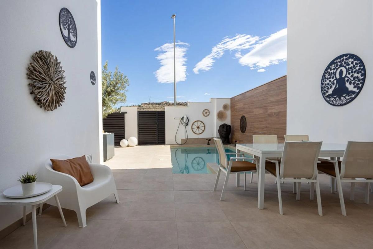 Venta de chalet adosado en  Calle Infanta Cristina , Benijofar photo 3