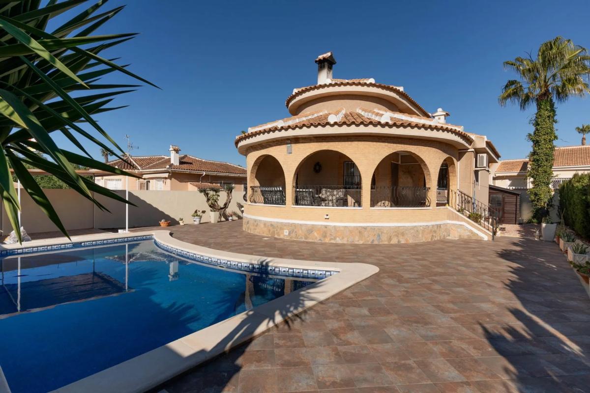 Sale of independent chalet in Calle Eva Perón, Benijofar
 photo 2