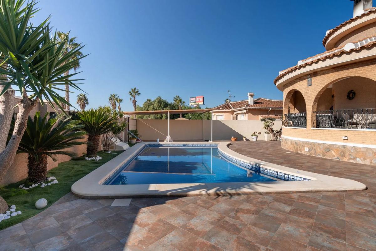 Sale of independent chalet in Calle Eva Perón, Benijofar
 photo 3