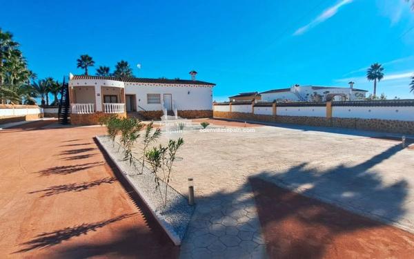 Chalet independiente en venta en Catral, Catral
thumbnail 1