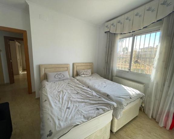 Chalet independiente en venta en Camino de Caturla s/n, Catral
thumbnail 1
