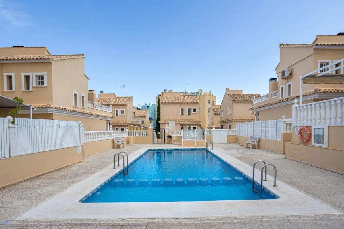 Venta de chalet adosado en  Calle Grecia , Guardamar del Segura photo 3