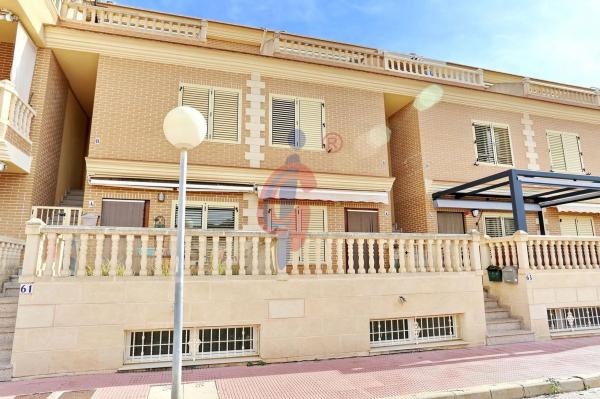 Duplex for sale on Calle Rafael Alberti, 63, Guardamar del Segura photo 1