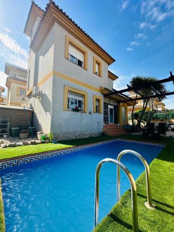Independent chalet for sale in Calle la Herrada, 112, Los Montesinos
thumbnail 2