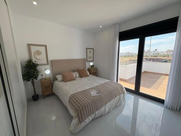 Chalet independiente en venta en Calle Melocotonero, Orihuela
photo 1