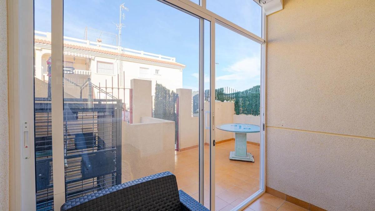 Sprzedaż niezależnego domku jednorodzinnego w  Calle Princesa, 5, Orihuela photo 3