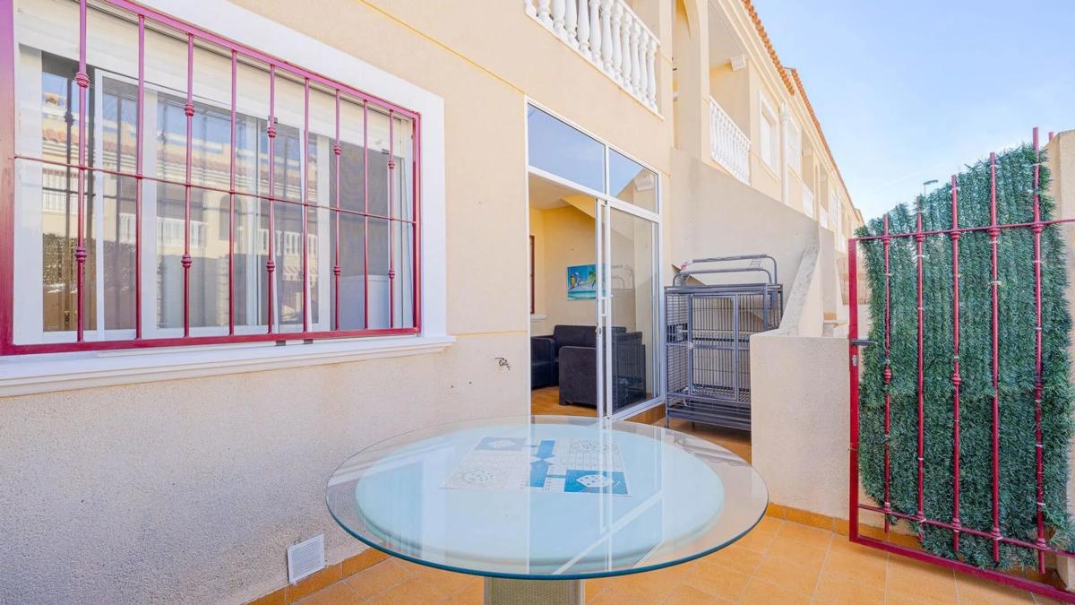 Sprzedaż niezależnego domku jednorodzinnego w  Calle Princesa, 5, Orihuela photo 4