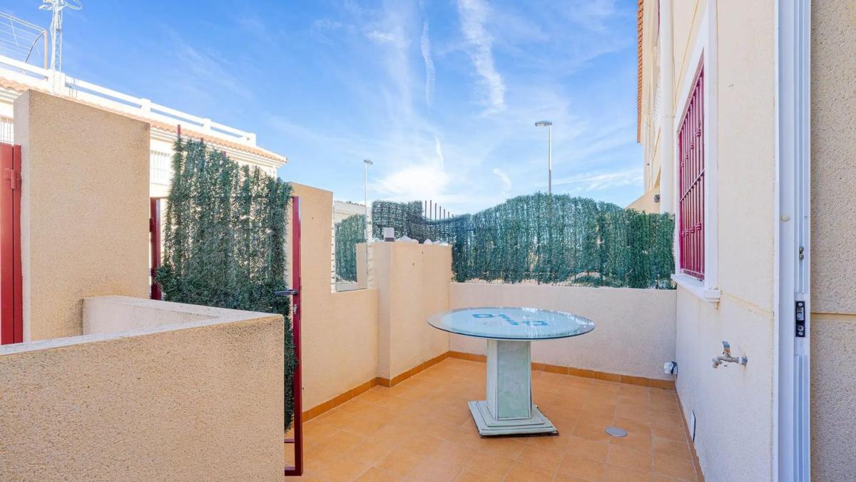Sprzedaż niezależnego domku jednorodzinnego w  Calle Princesa, 5, Orihuela photo 5