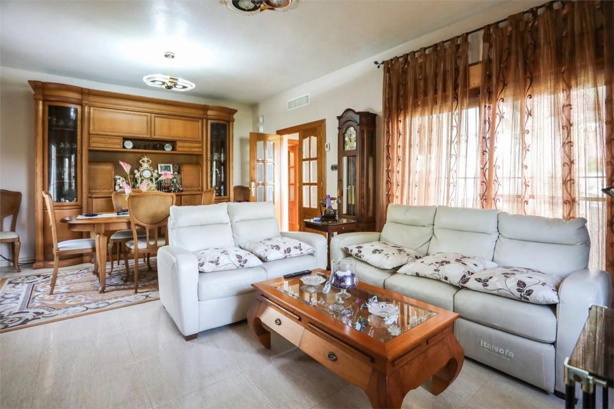Продажа отдельного шале в Barrio Campoamor, Ориуэла photo 2