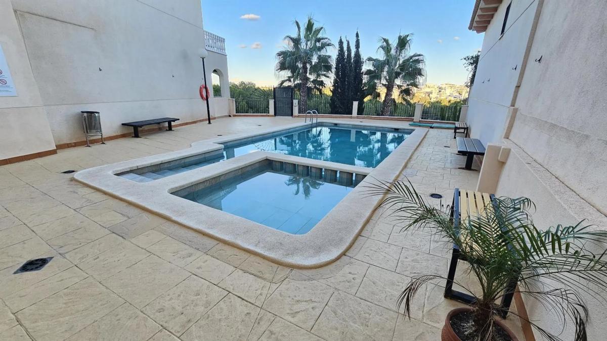 Venta de piso en Barrio Campoamor, Orihuela
photo 1