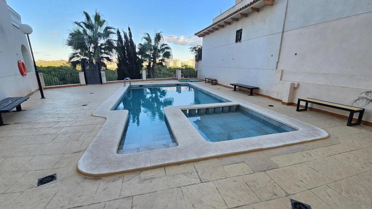 Venta de piso en Barrio Campoamor, Orihuela
photo 2