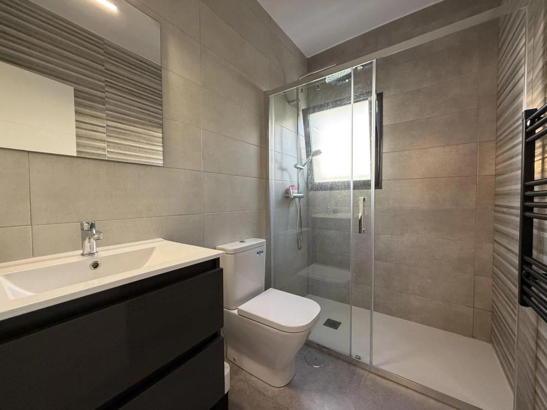 Продажа отдельного шале в  Calle Salvador Rueda Cmor, Ориуэла photo 2