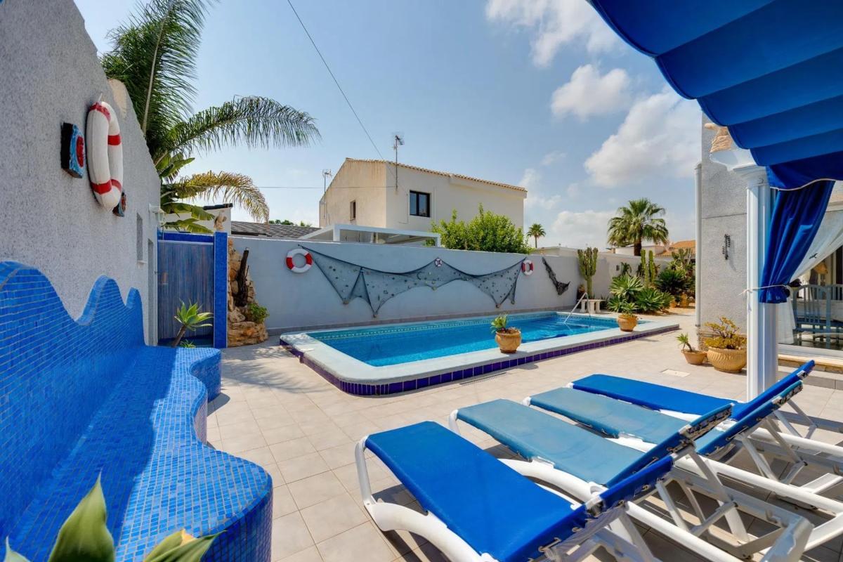 Sale of independent chalet in Barrio La Regia, Orihuela
photo 4