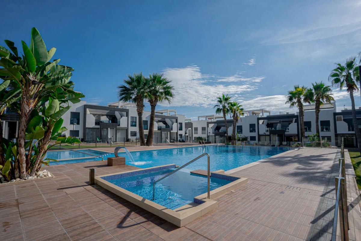 Venta de piso en CL GRANATE, Orihuela
photo 3