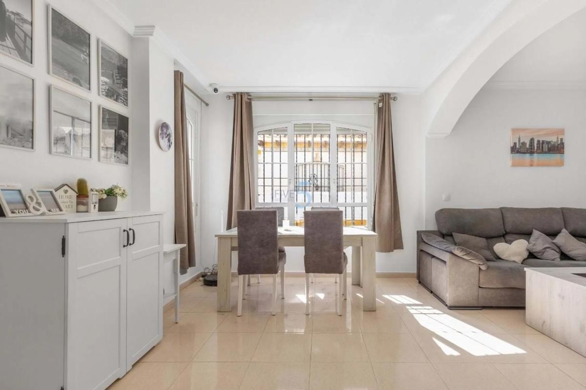 Продажа отдельного шале в  Barrio Lomas de Cabo Roig-Los Dolses, Ориуэла photo 3