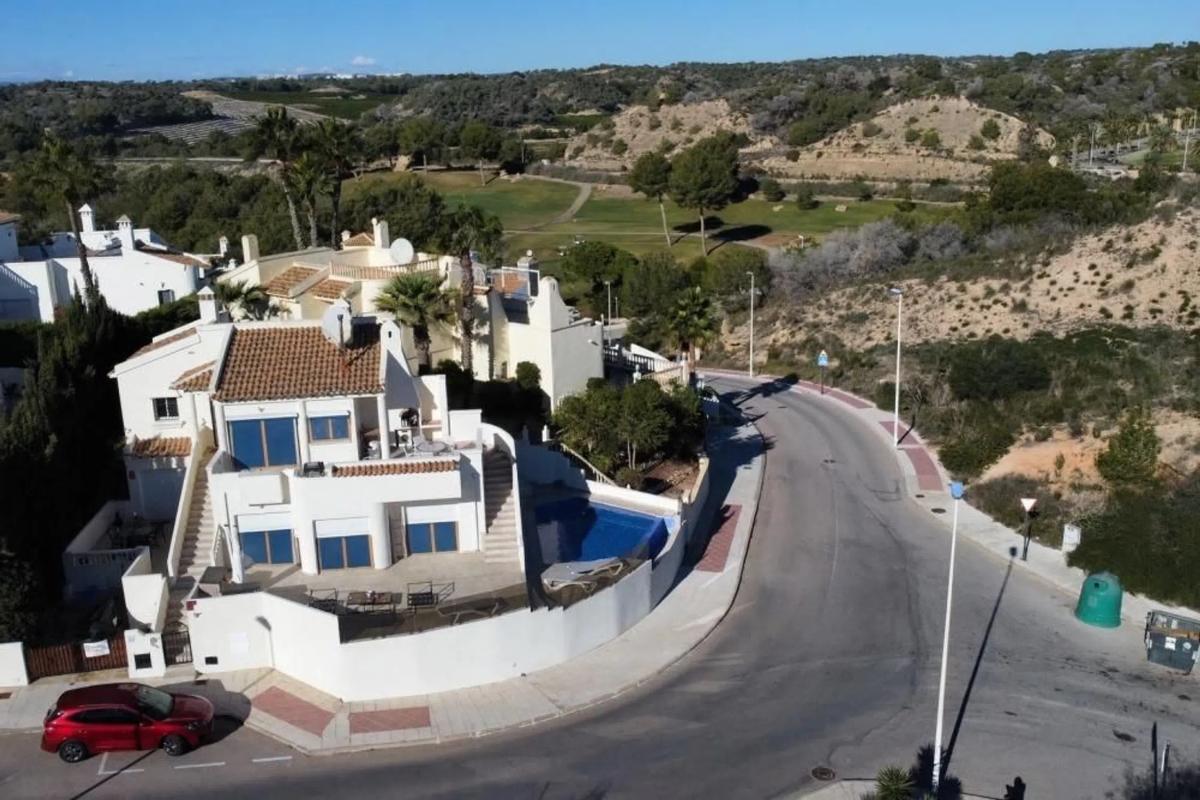 Sale of independent chalet in Barrio Lomas de Campoamor-Las Ramblas, Orihuela
 photo 2