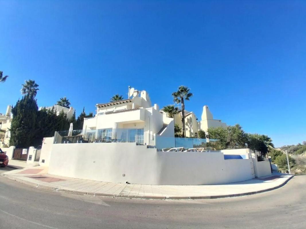 Sale of independent chalet in Barrio Lomas de Campoamor-Las Ramblas, Orihuela
 photo 3