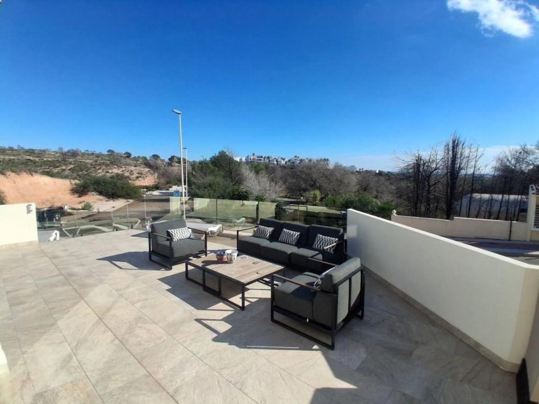 Sale of independent chalet in Barrio Lomas de Campoamor-Las Ramblas, Orihuela
 photo 4