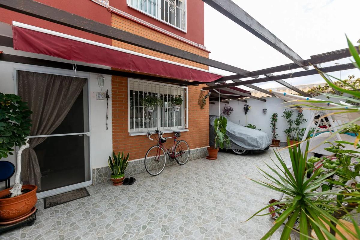 Propiedades en venta y alquiler en España photo 1