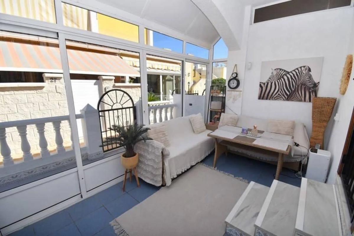 Sale of independent chalet in Barrio Los Balcones y los Altos, Orihuela
 photo 2