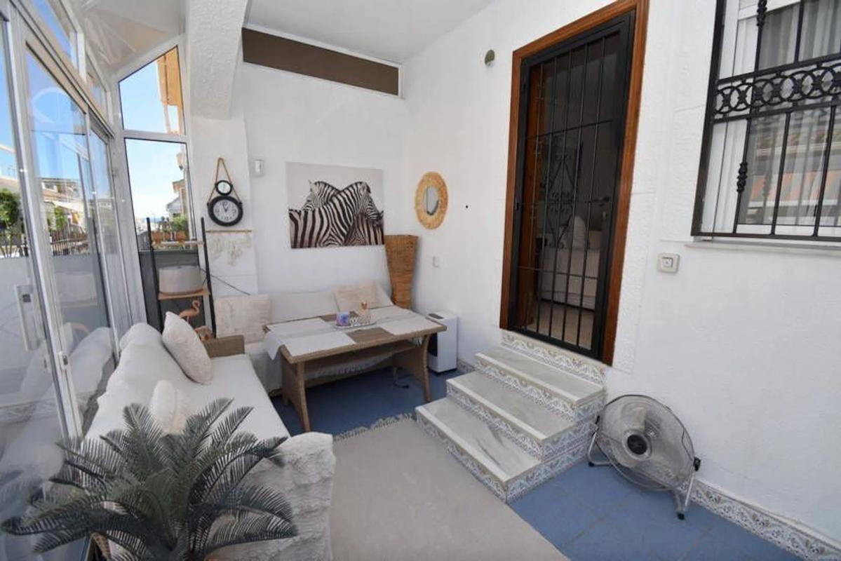 Sale of independent chalet in Barrio Los Balcones y los Altos, Orihuela
 photo 4
