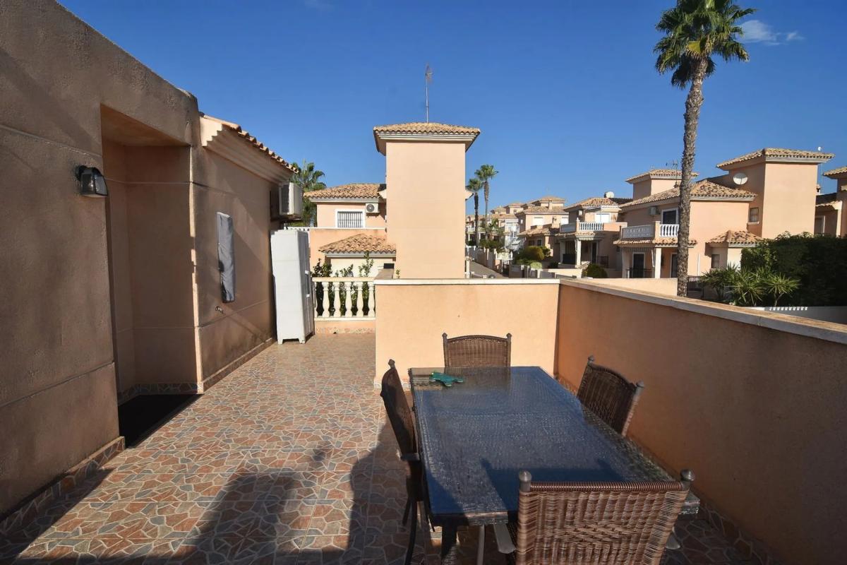 Продажа отдельного шале в Calle 35 la Florida, 3, Ориуэла photo 2