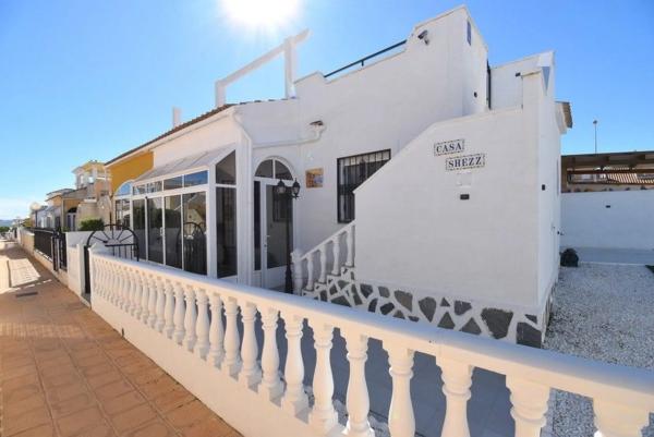 Chalet adosado en venta en  Barrio Los Balcones y los Altos , Orihuela photo 1