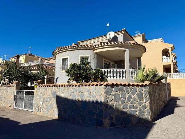 Chalet independiente en venta en Barrio Playa Flamenca, Orihuela
 photo 1