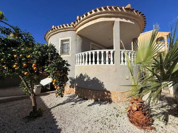 Chalet independiente en venta en Barrio Playa Flamenca, Orihuela
 photo 2