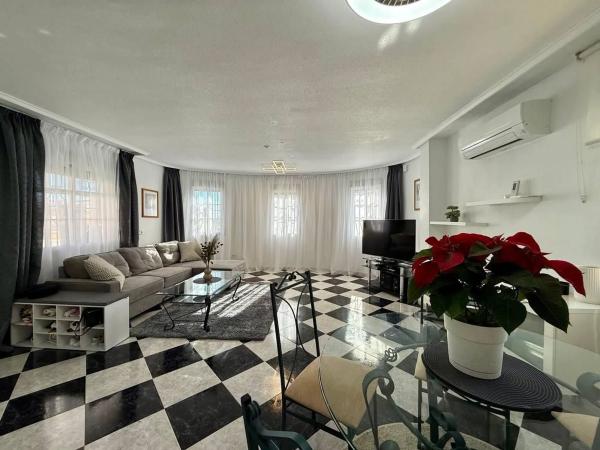 Chalet independiente en venta en Barrio Playa Flamenca, Orihuela
 photo 3