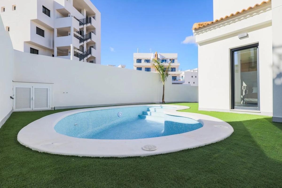 Продажа отдельного шале в  Barrio Villamartín-Las Filipinas, Ориуэла photo 4