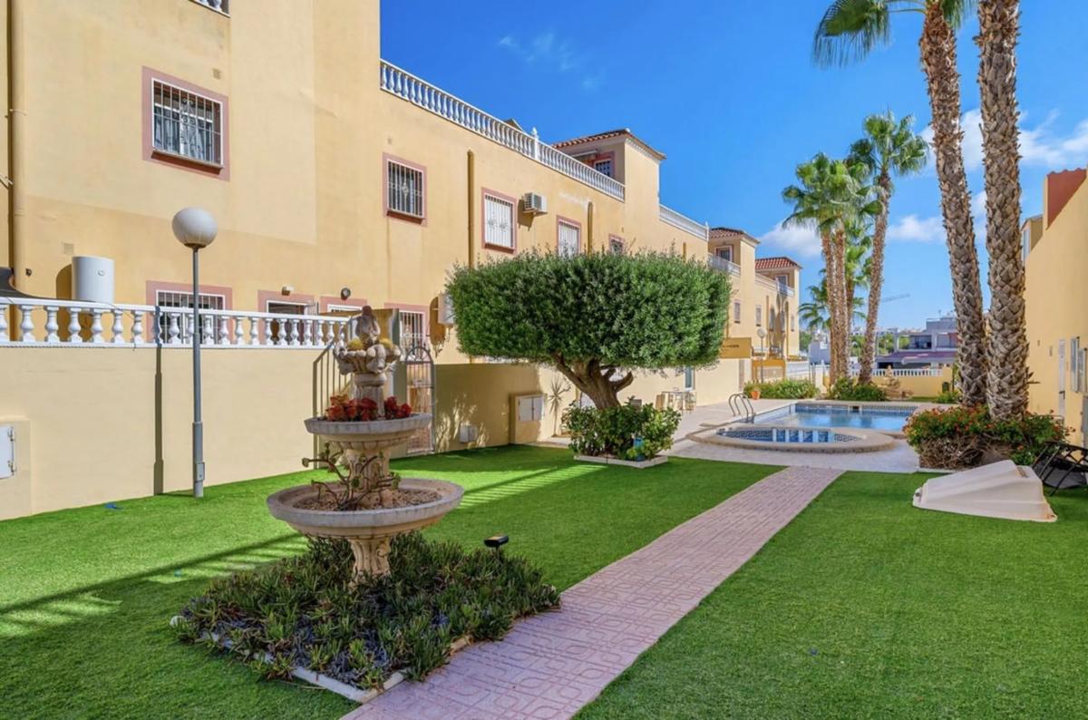 Venta de chalet independiente en Calle Carolinas, Orihuela
photo 1