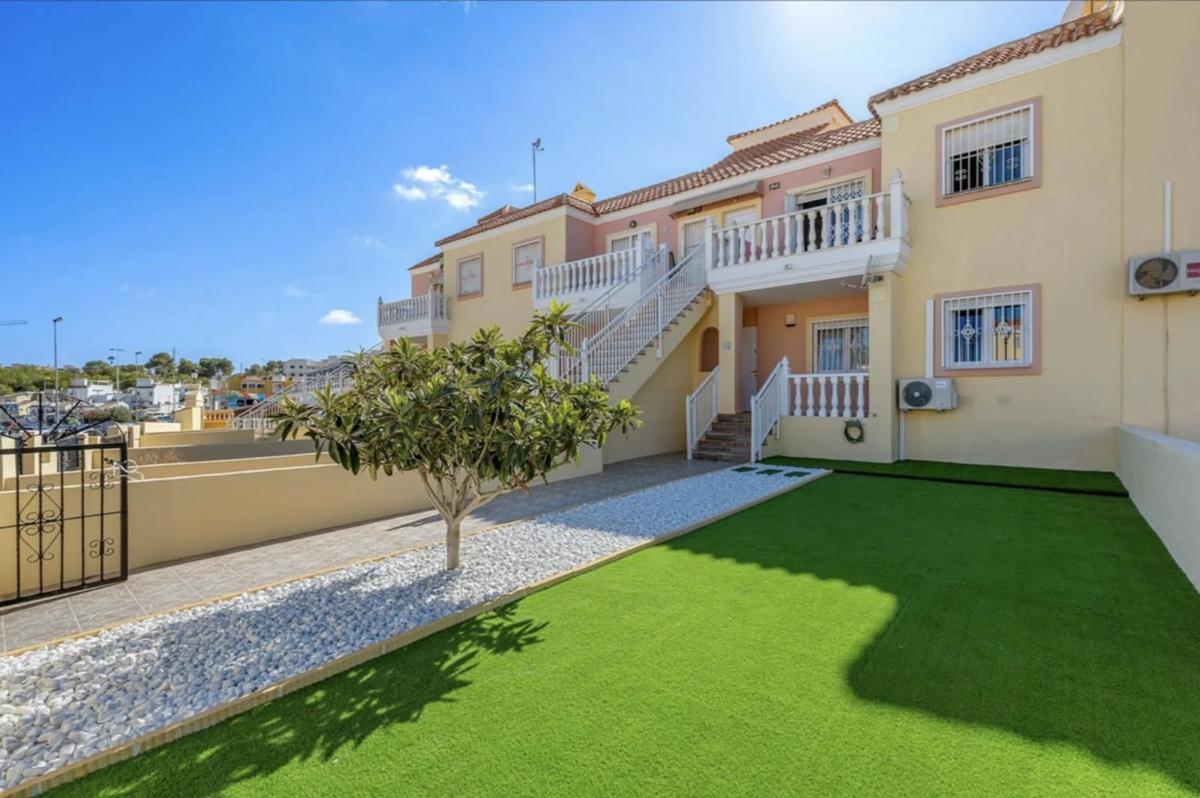 Venta de chalet independiente en Calle Carolinas, Orihuela
photo 4
