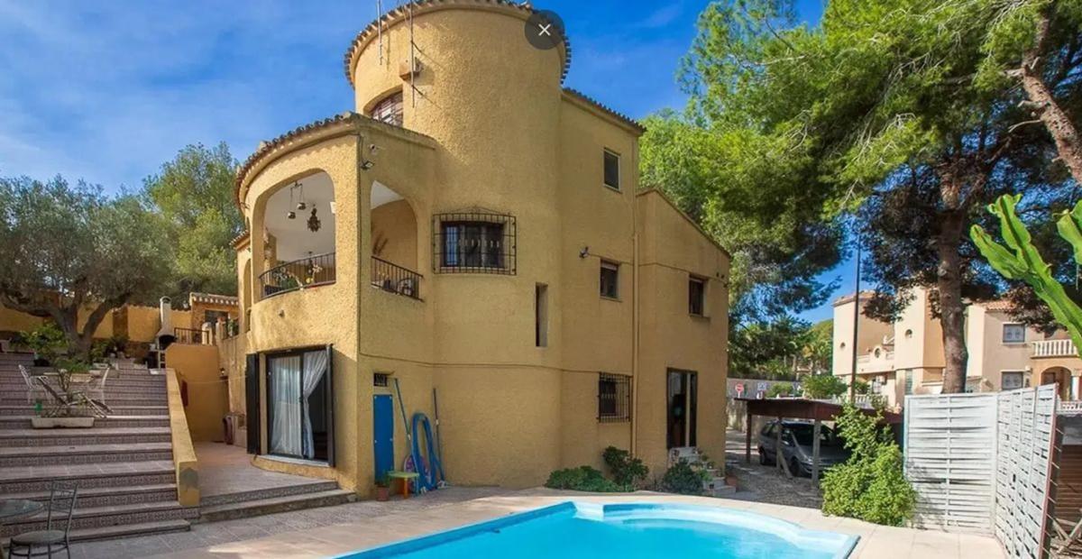Продажа отдельного шале в Calle los Pirineos, 48, Ориуэла photo 1