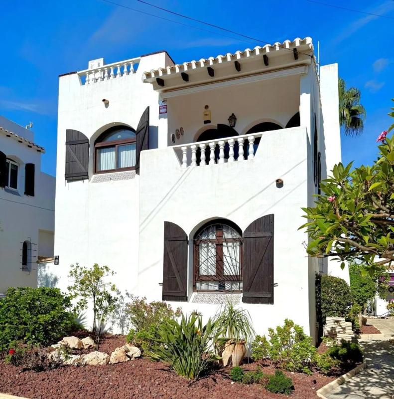 Продажа отдельного шале в  Barrio Villamartín-Las Filipinas, Ориуэла photo 2