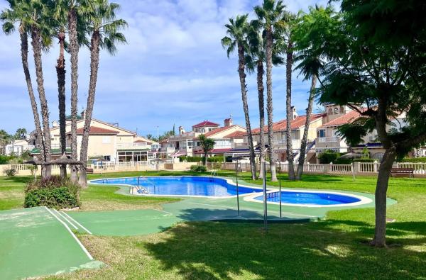 Piso en venta en Polígono R-2 los Pinos, Orihuela
 photo 1