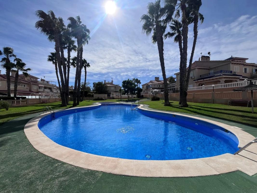 Sale of apartment in Polígono R-2 los Pinos, Orihuela
 photo 2