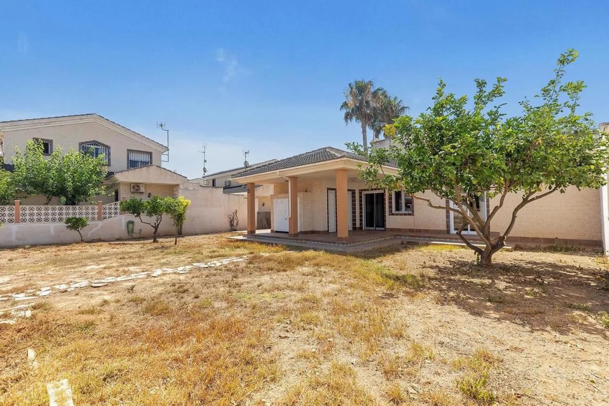 Sale of independent chalet in Zona Pueblo, Pilar de la Horadada
photo 1