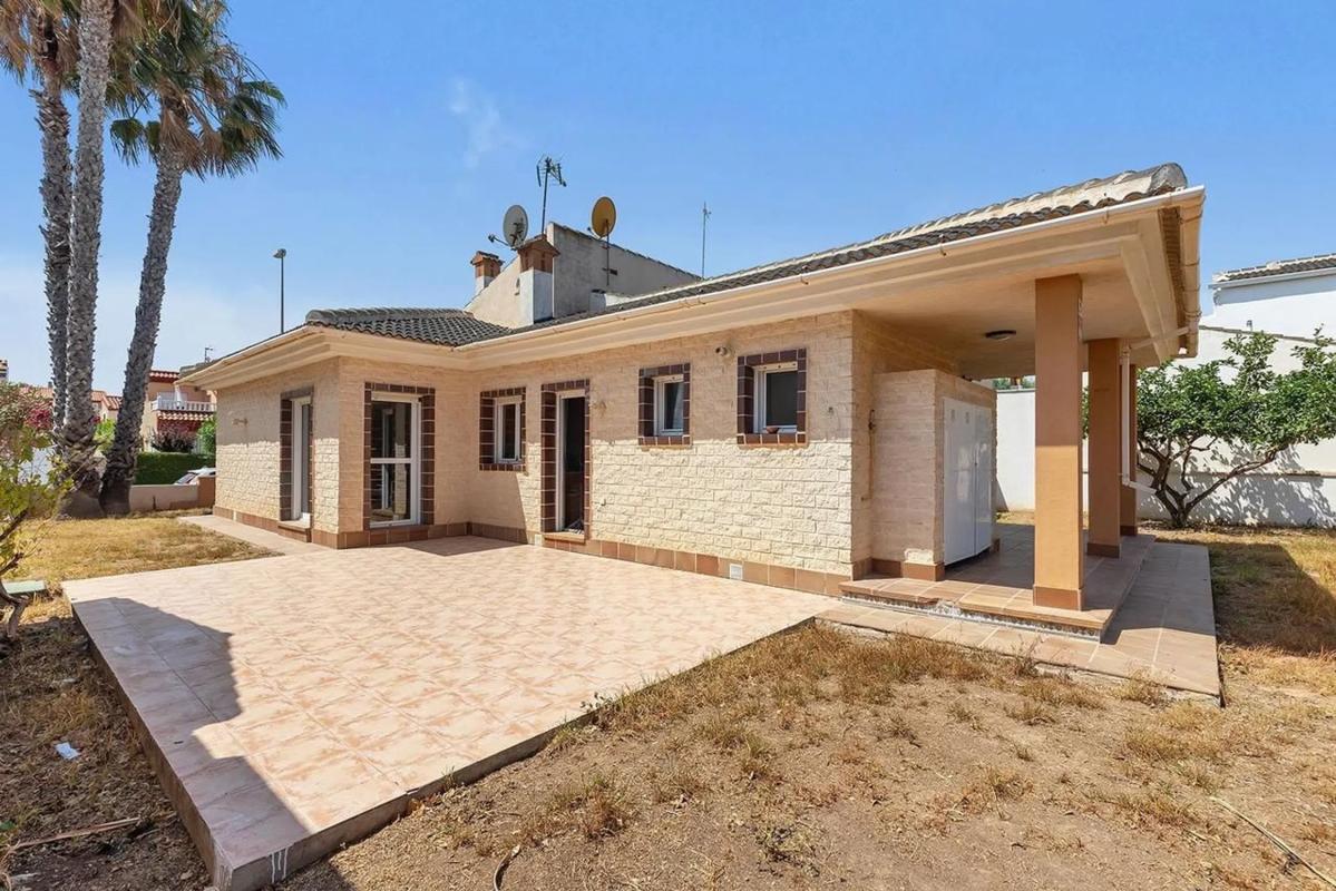 Sale of independent chalet in Zona Pueblo, Pilar de la Horadada
photo 4