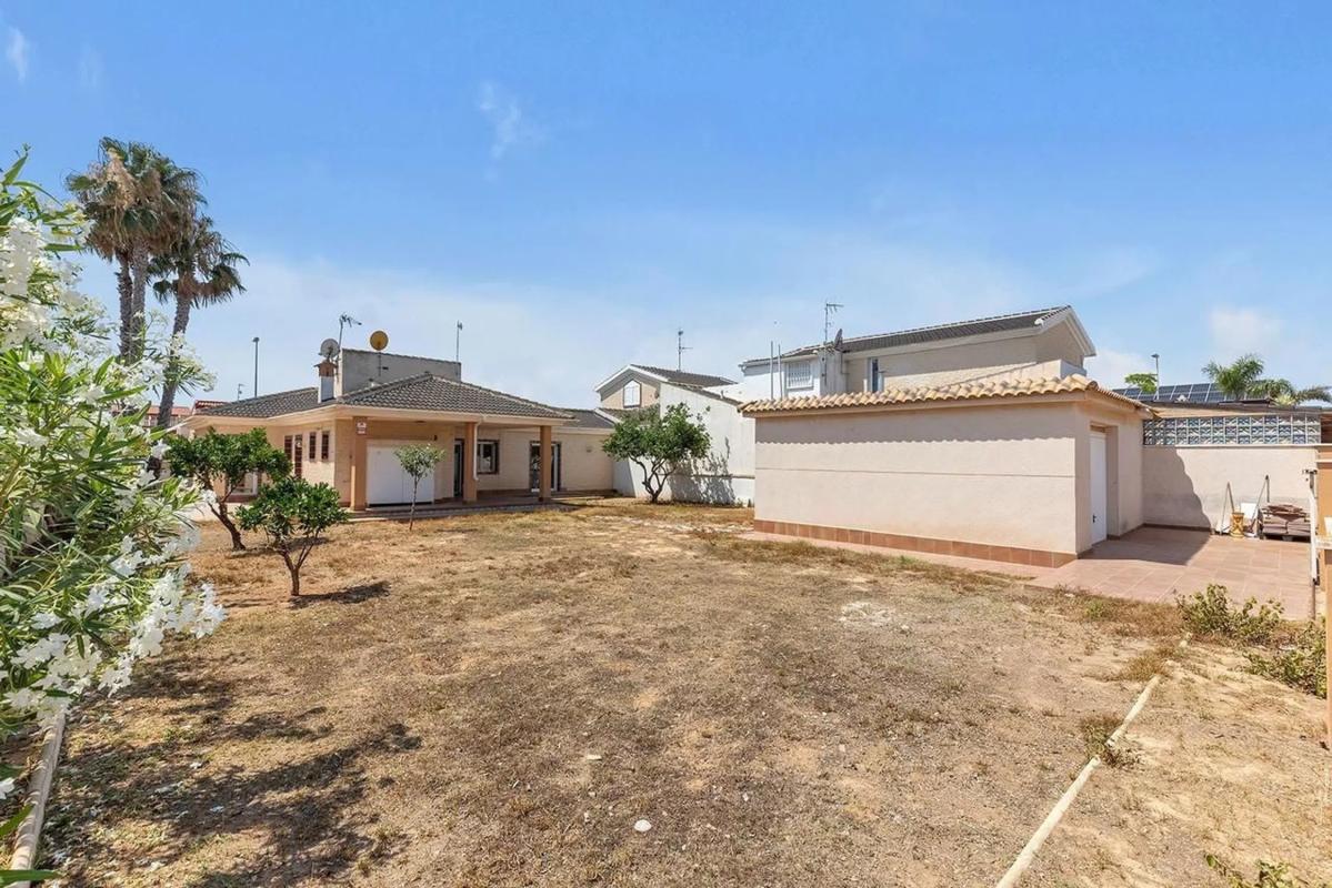 Sale of independent chalet in Zona Pueblo, Pilar de la Horadada
photo 5