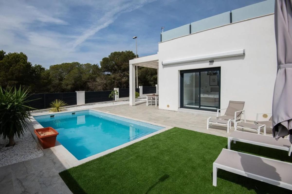 Sale of independent chalet in Zona Pueblo, Pilar de la Horadada
photo 4