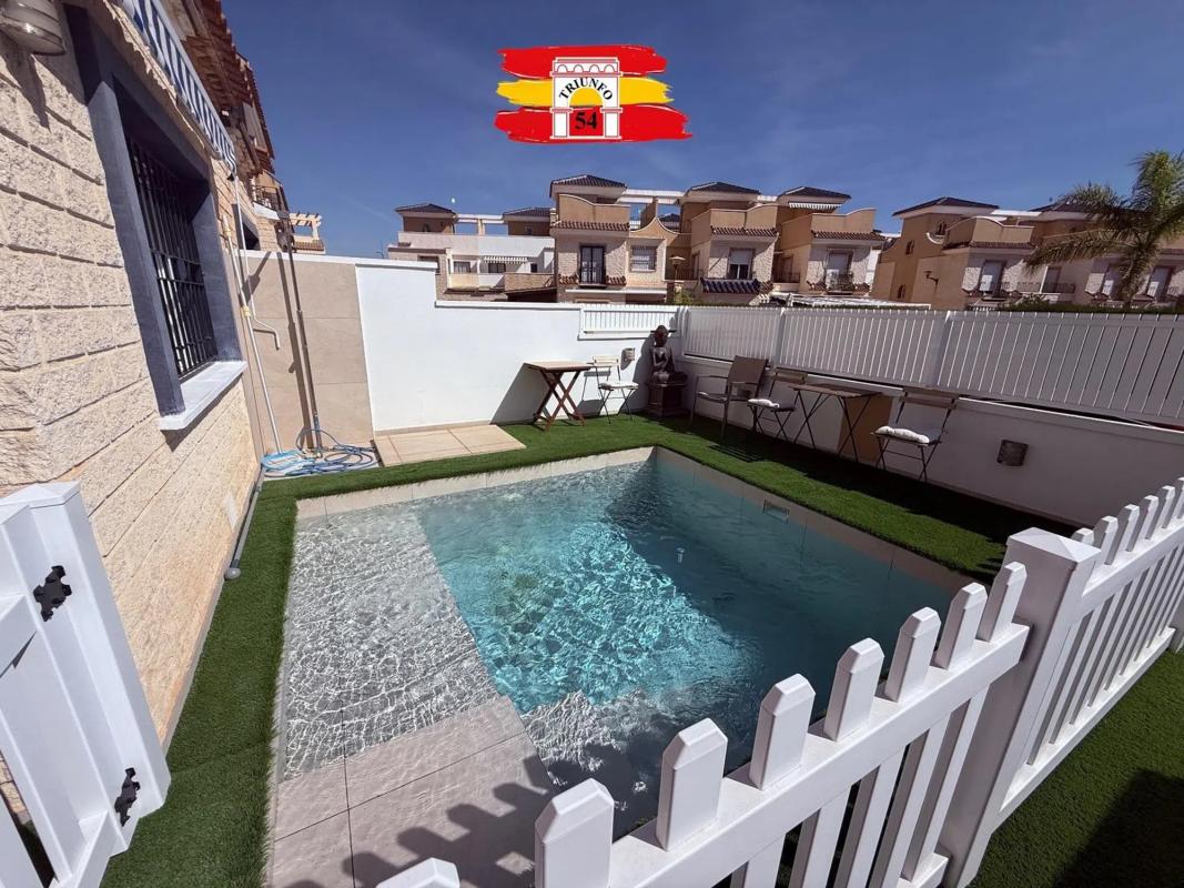Sale of independent chalet in Avenida de Europa, Pilar de la Horadada
photo 1